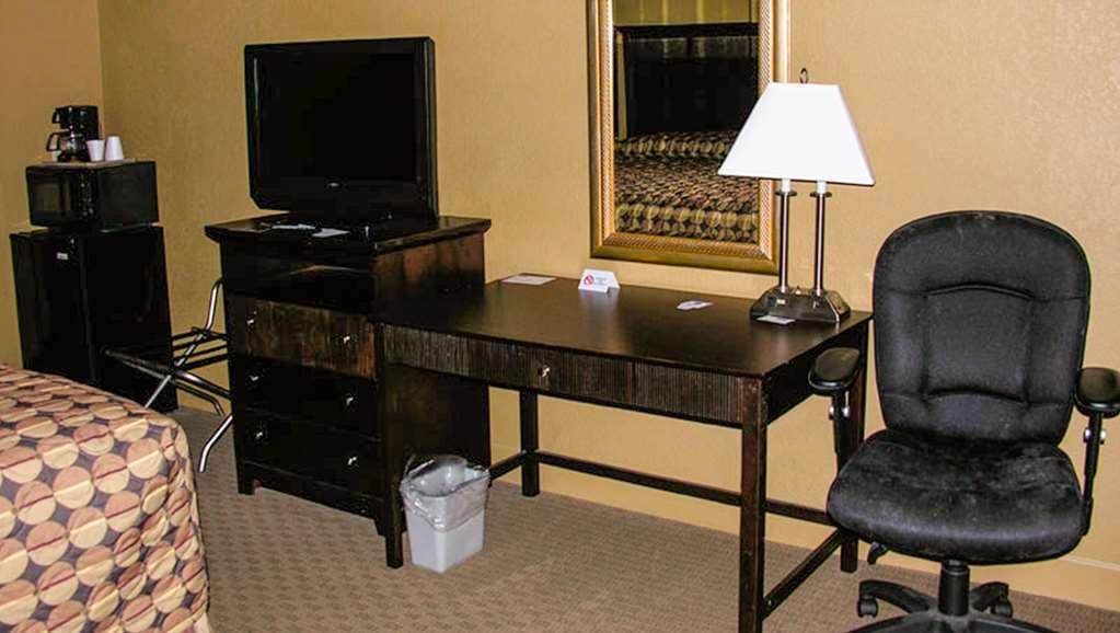 Fortune Inn & Suites Newport Room photo